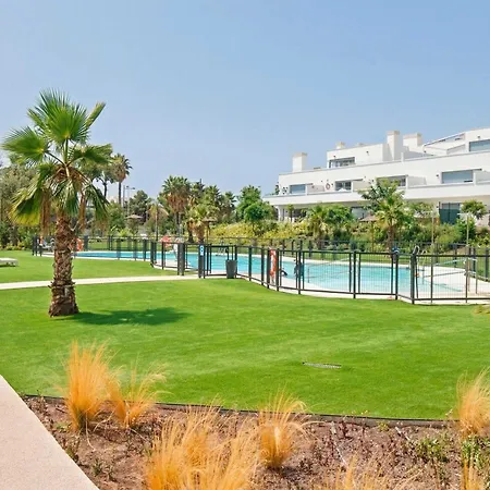 Apartamento Pool-free Parking-close To Beach-spacious Yard Estepona